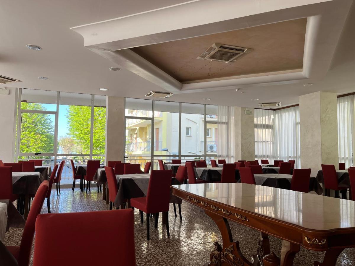 Hotel Fellini Rimini Exteriér fotografie